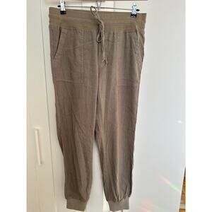 KUT from the Kloth Mirabella Crop Joggers in Olive, Size M, Like New Condition